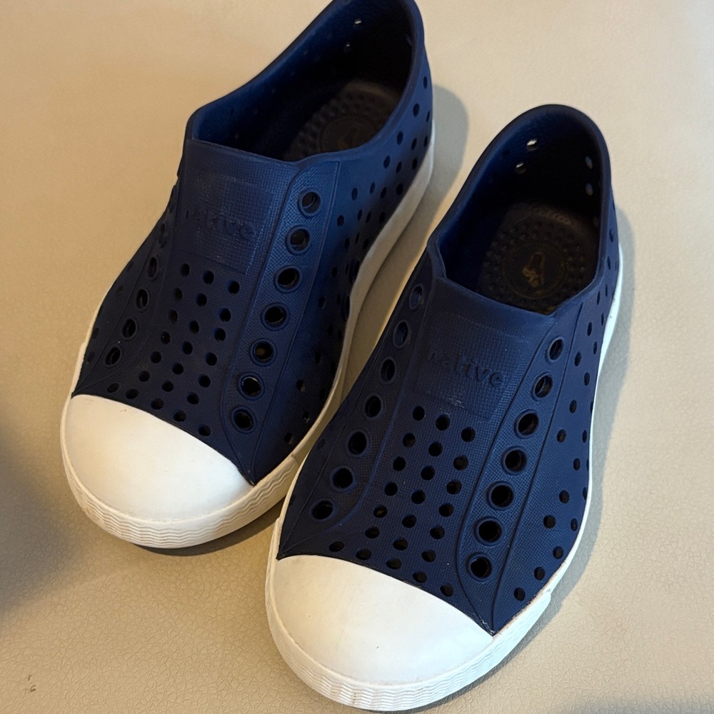 Native Kids Water Shoes in Dark Blue and White
